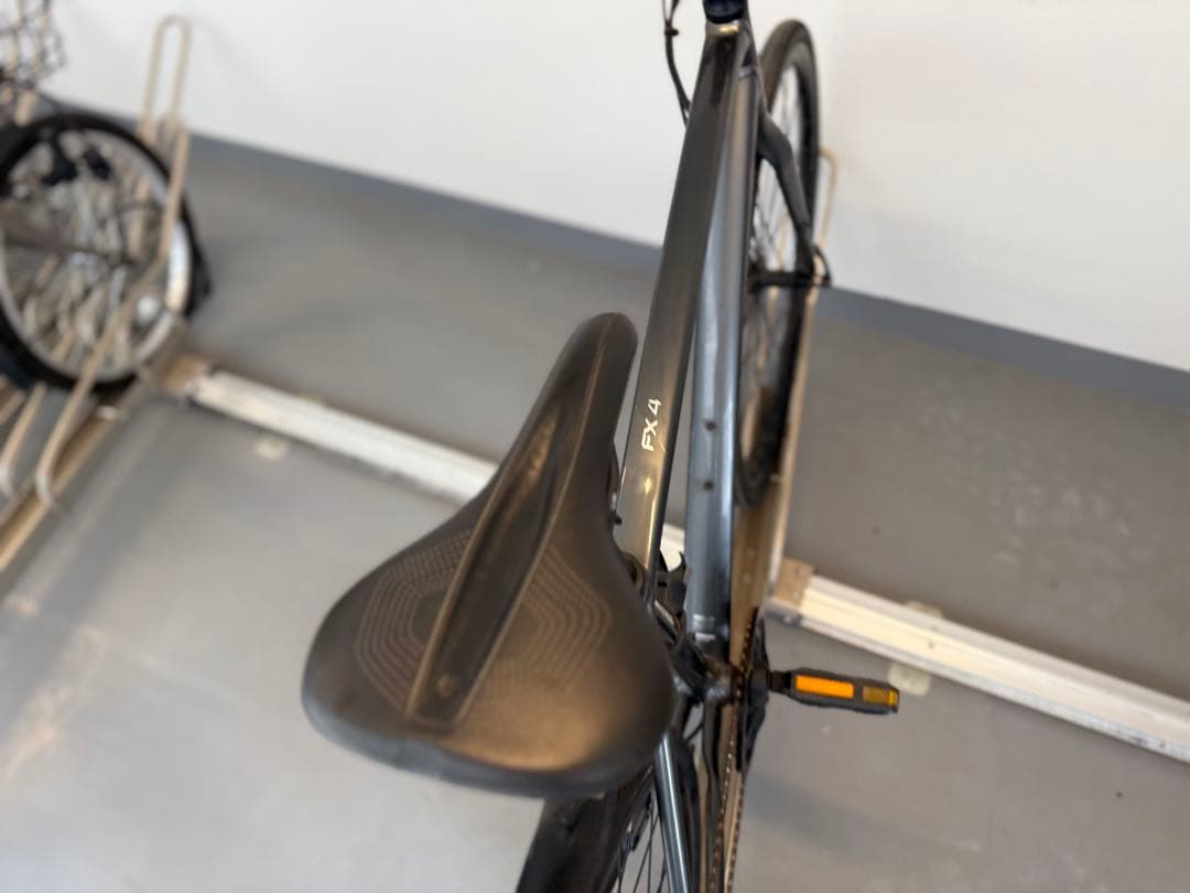 TREK トレック FX4 DISC クロスバイク2021