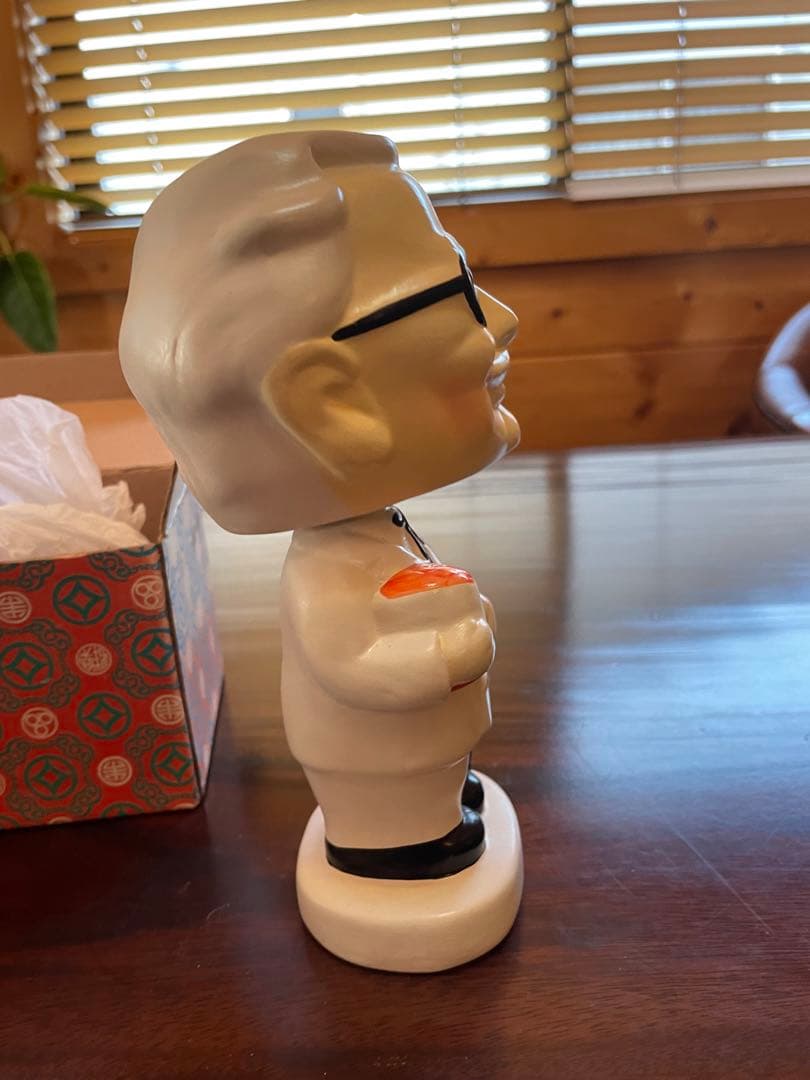 ケンタッキー　カーネルサンダースおじさん人形