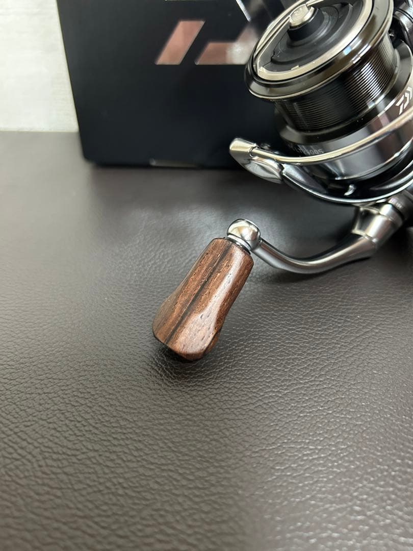 24セルテート FC LT2500S (SLP Iシェイプウッドノブ黒檀)ダイワ