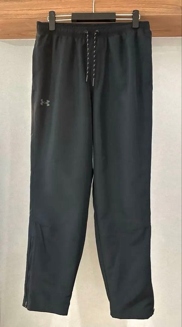 新品タグ付き★アンダーアーマー★ウインドパンツ　XL メンズ 黒