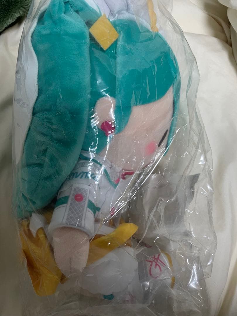 C*a様 初音ミクマジミラ2024 ふわぷち ぬいぐるみ（Ｌ）缶バッチセット