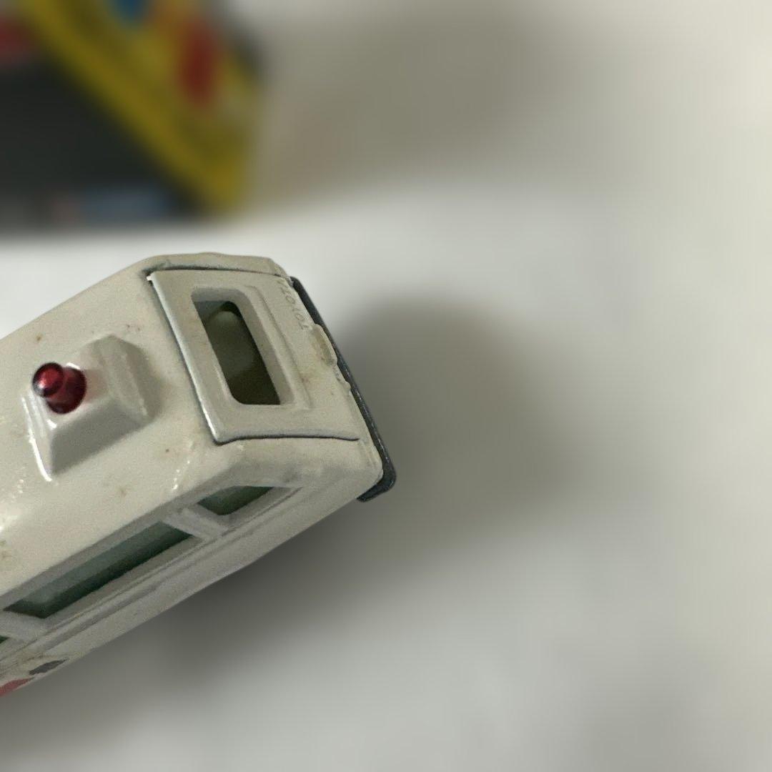 トミカ黒箱No.57ヴィンテージ ハイエースコミューター救急車