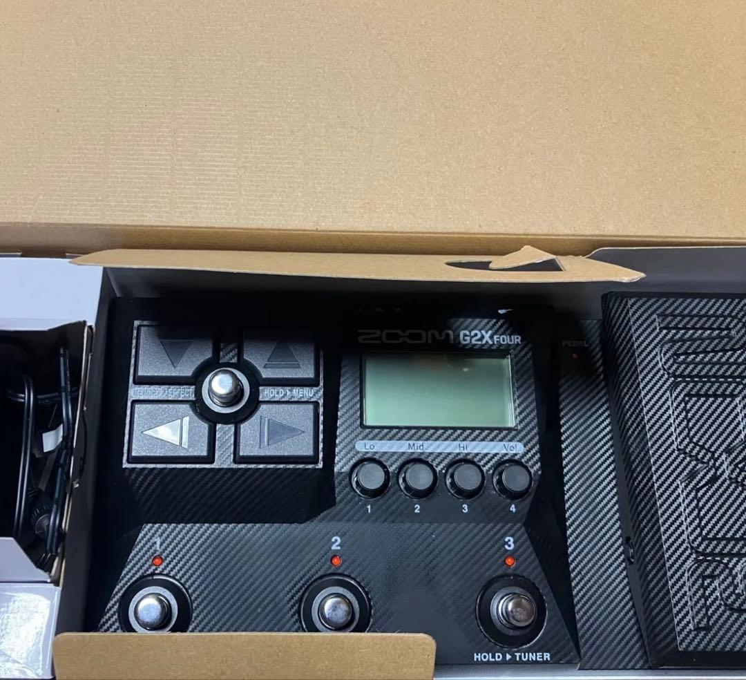 ZOOM G2X FOUR ギターエフェクター