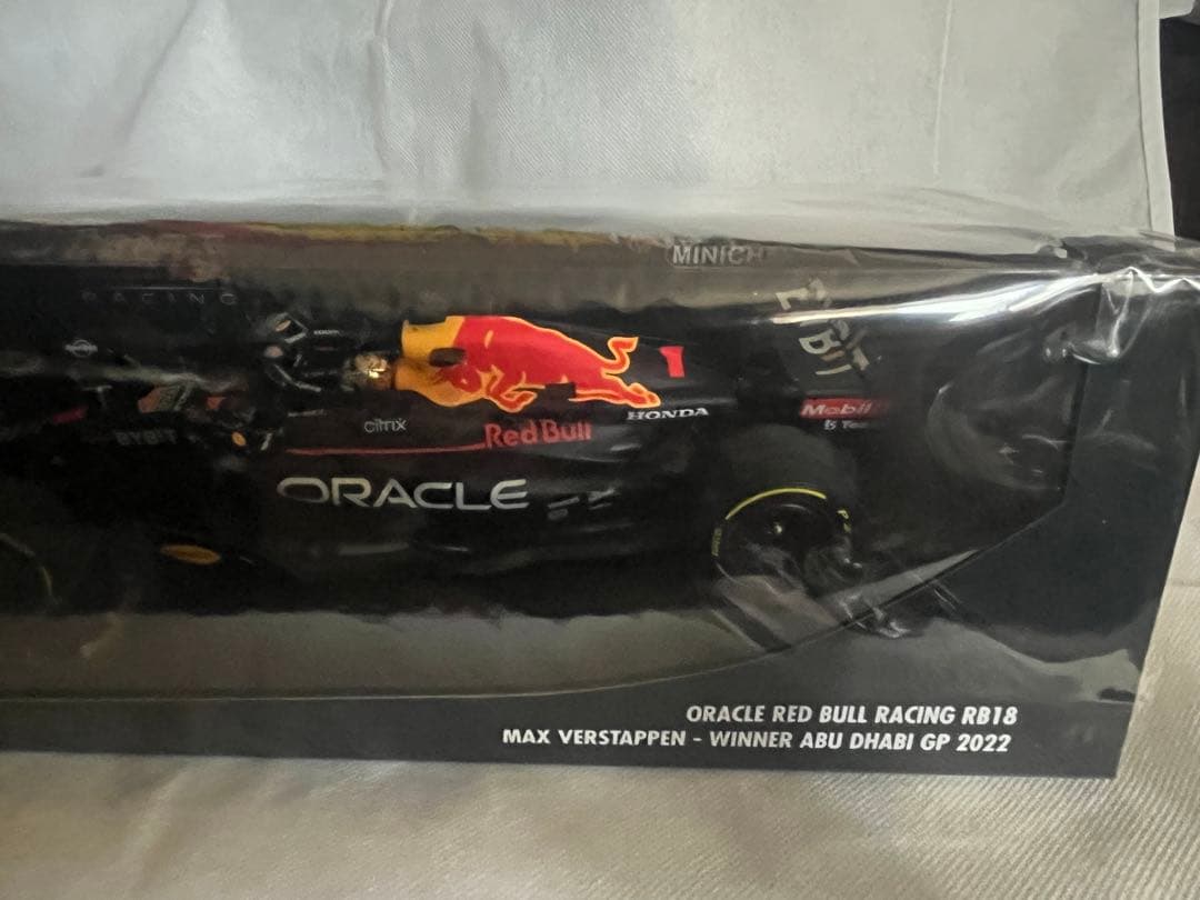 1/18レッドブルF1マックスフェルスタッペン2022年アブダビGPウィナー
