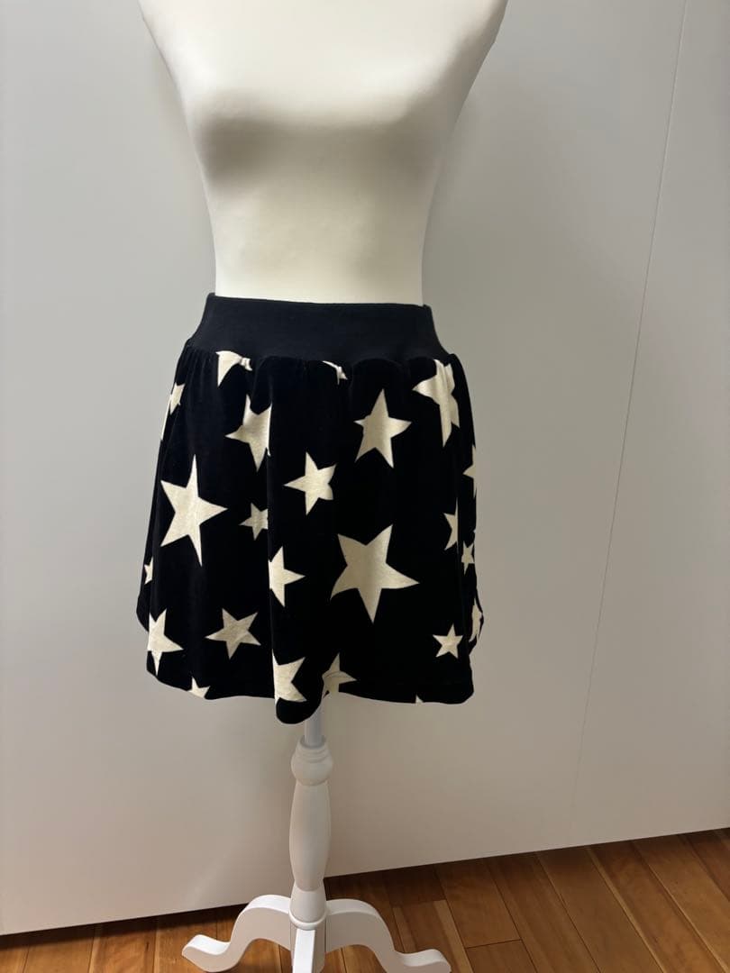 ブラックとホワイトの星柄ベロアセットアップ