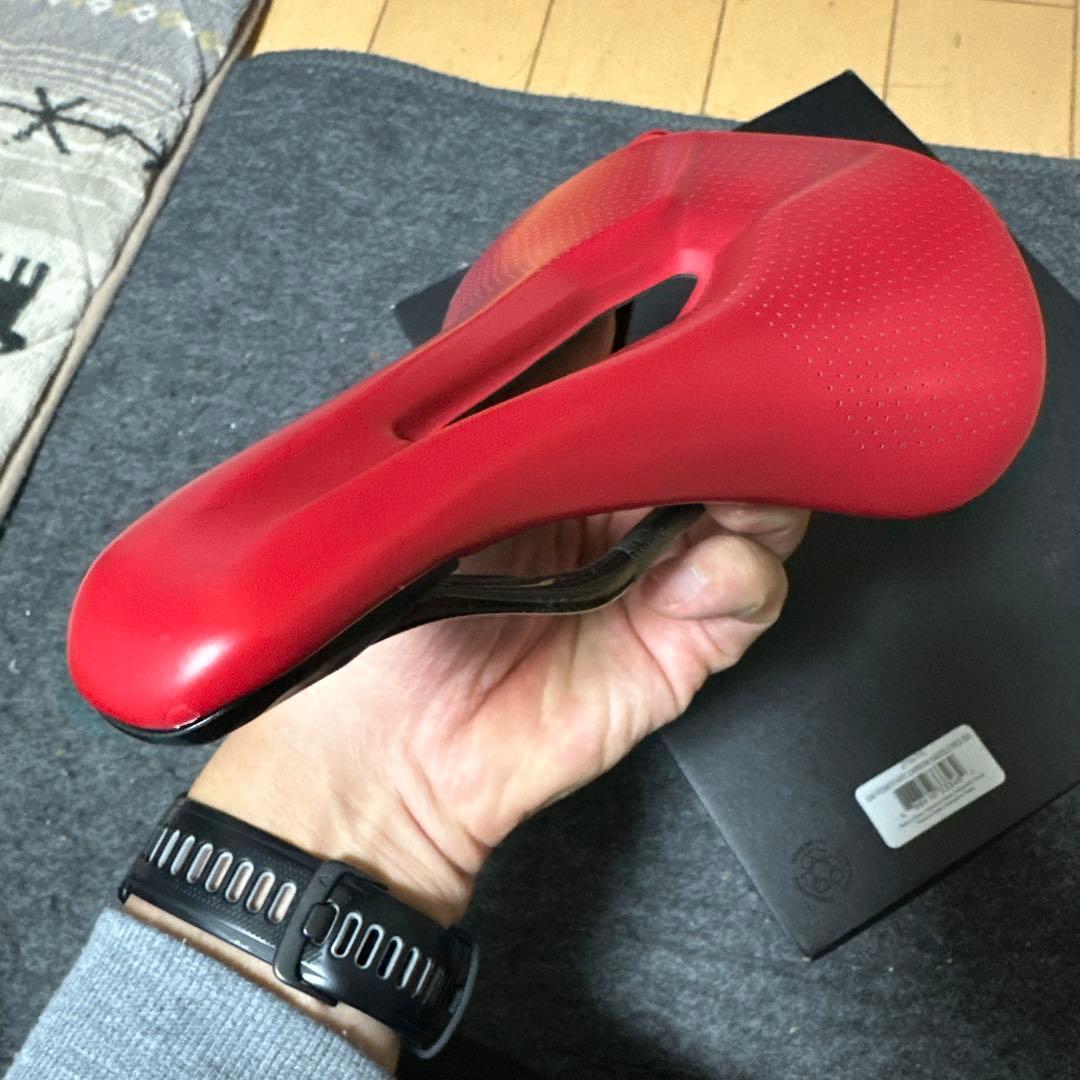 ひ*ん様 S-WORKS POWER ARC RED 155 カーボンサドル