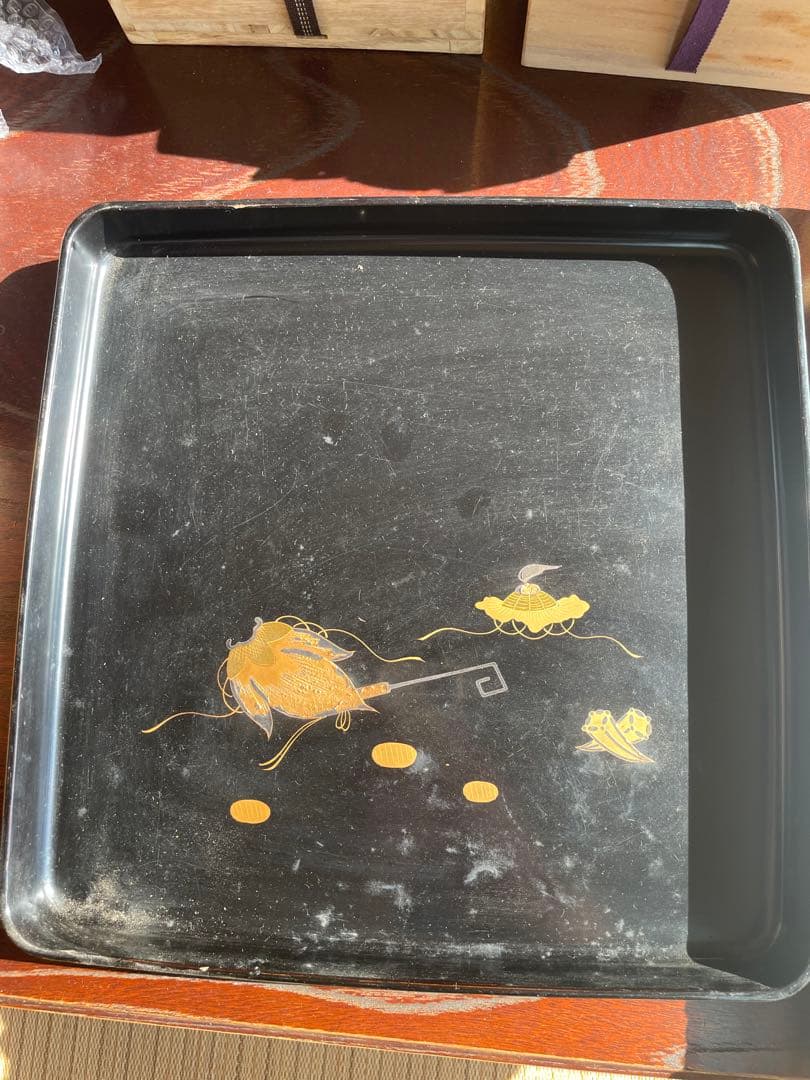 骨董品　希少　金箔装飾の黒漆塗り膳 収納箱付き　100年前