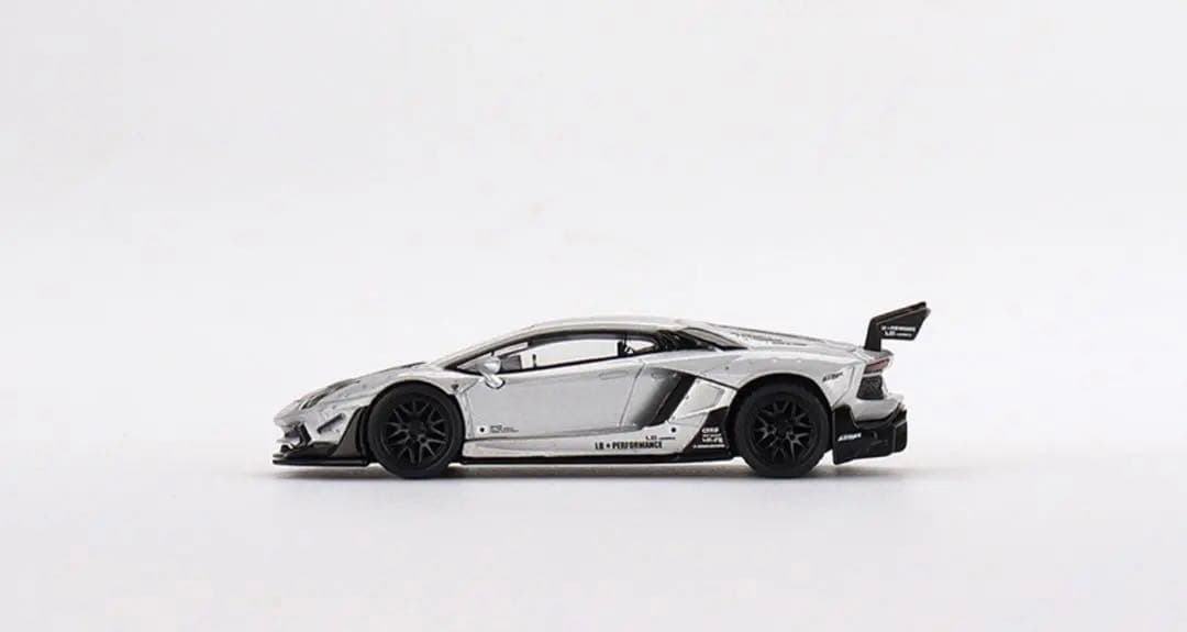 ミニカー MiniGT 449 Lamborghini Aventador Silver