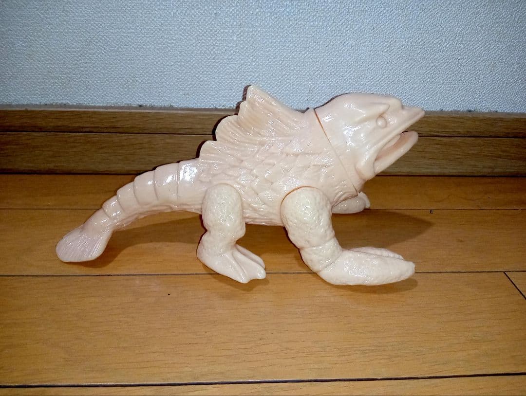 マルサン　エビレオン　ソフビ　未塗装