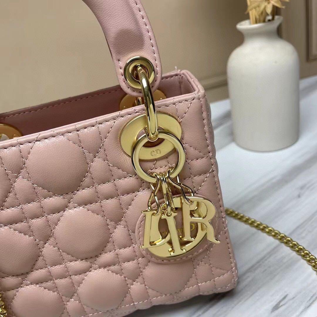 年末年始価格【実写画像】 ロゴ キルティングミニバッグ ピンク