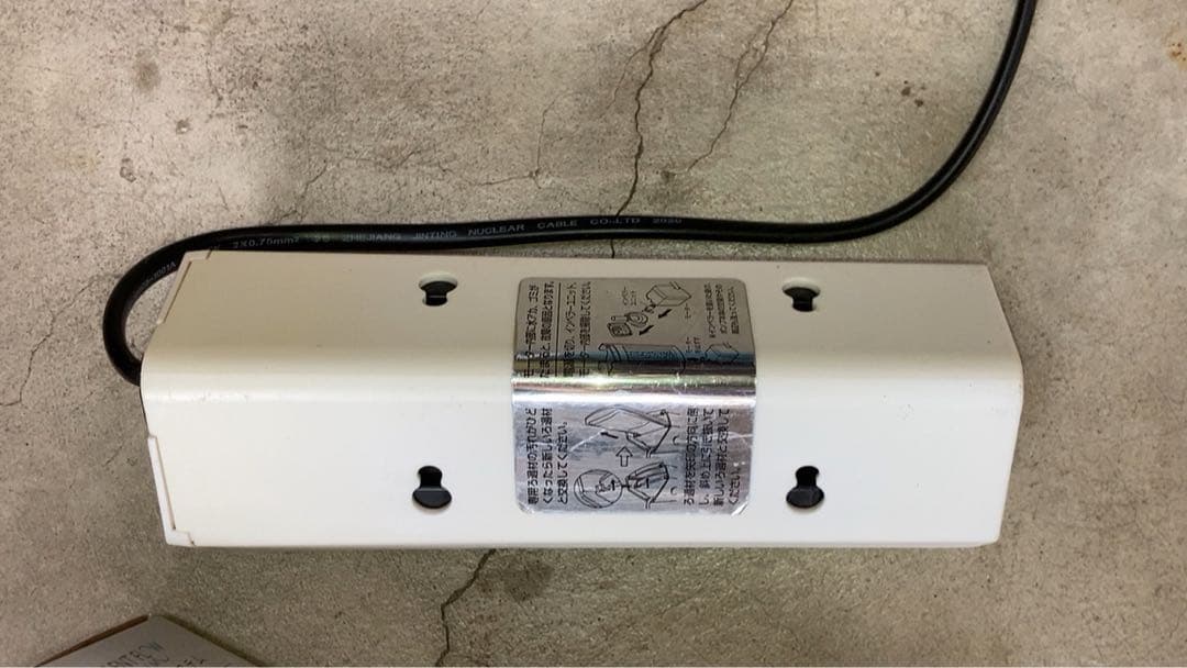 ガラス製水槽　大小2個　他，付属品つき