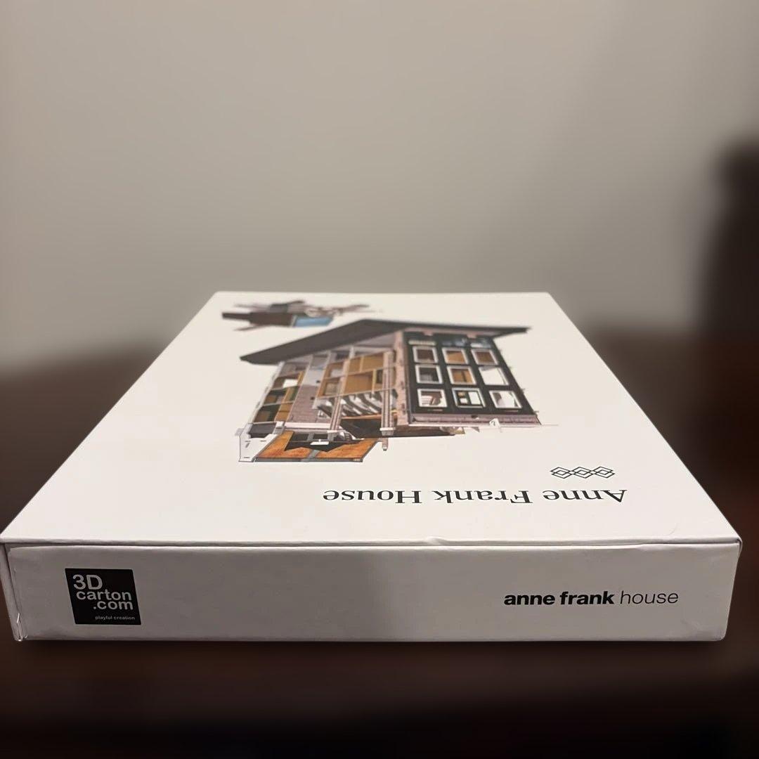 アンネ・フランクのレプリカ歴史的家屋段ボール模型