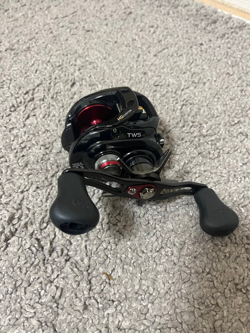 ダイワ　TATULA HDカスタム ベイトリール ブラック/レッド カバー付き