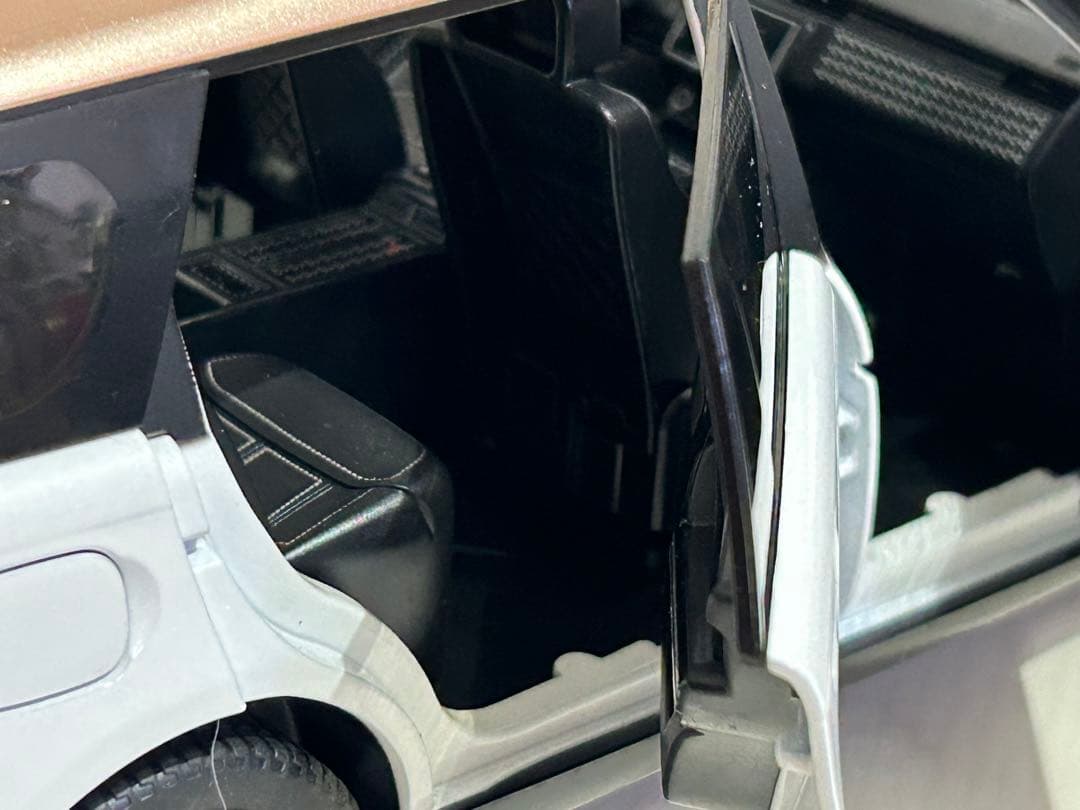 希少 1/18 ランドローバー レンジローバー ヴォーグ ロング 新型 白/金