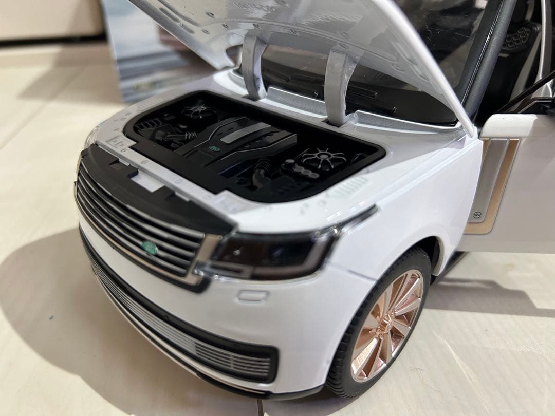 希少 1/18 ランドローバー レンジローバー ヴォーグ ロング 新型 白/金