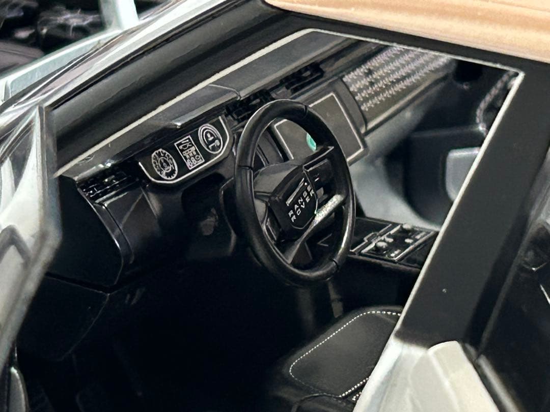 希少 1/18 ランドローバー レンジローバー ヴォーグ ロング 新型 白/金