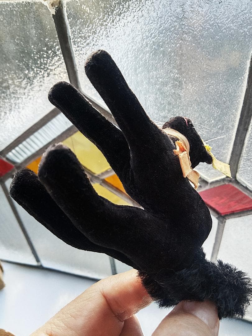 目が点になってるベルベット猫　トムキャット　シュタイフ　★ALL ID’ｓ　黒猫