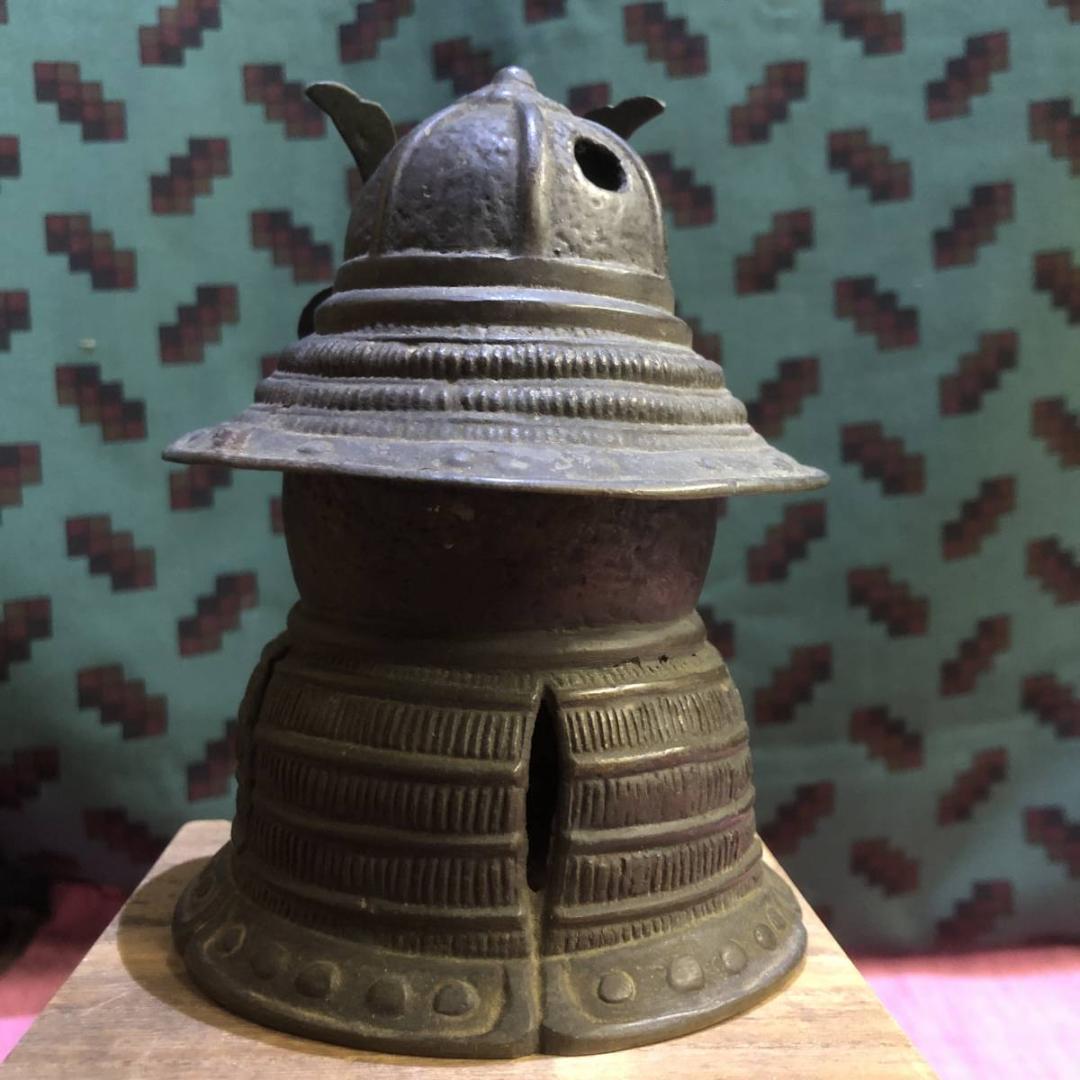 骨董　蔵出し品　銅器　古い香炉　彫金細工　鎧兜　武具甲冑型　灰　箱付