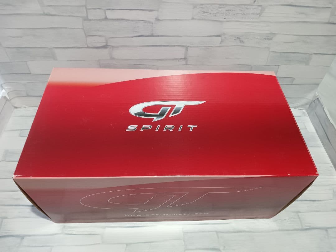 1/18 GTスピリット　ポルシェ　ケイマン　GT4　ホワイト　ミニカー