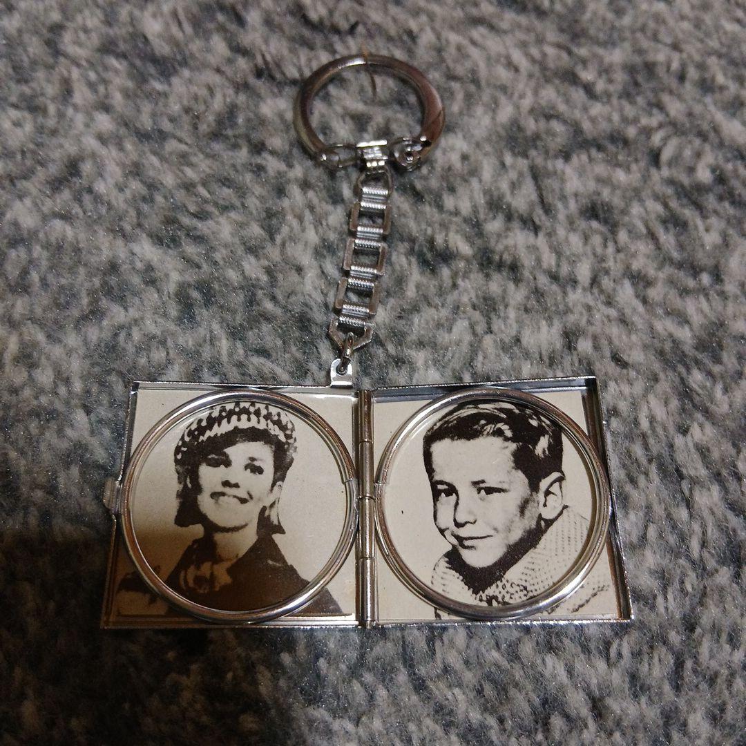 二つ折りキーホルダー 写真付き