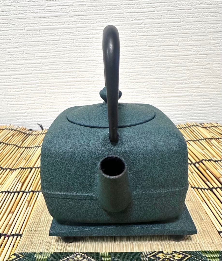 菊地保寿堂奥山清行デザインティーポットよほうＳ　鉄瓶敷きおりがみ　南部鉄瓶