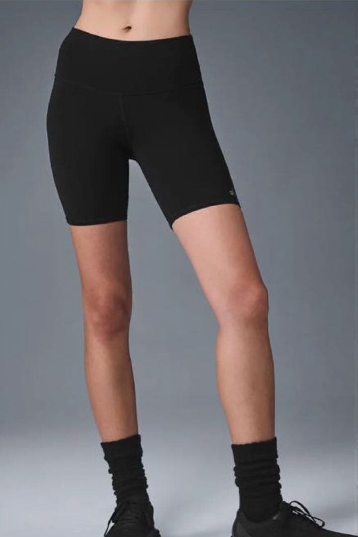 新品 alo アローヨガ 7インチ バイカー ショート ショーツ S