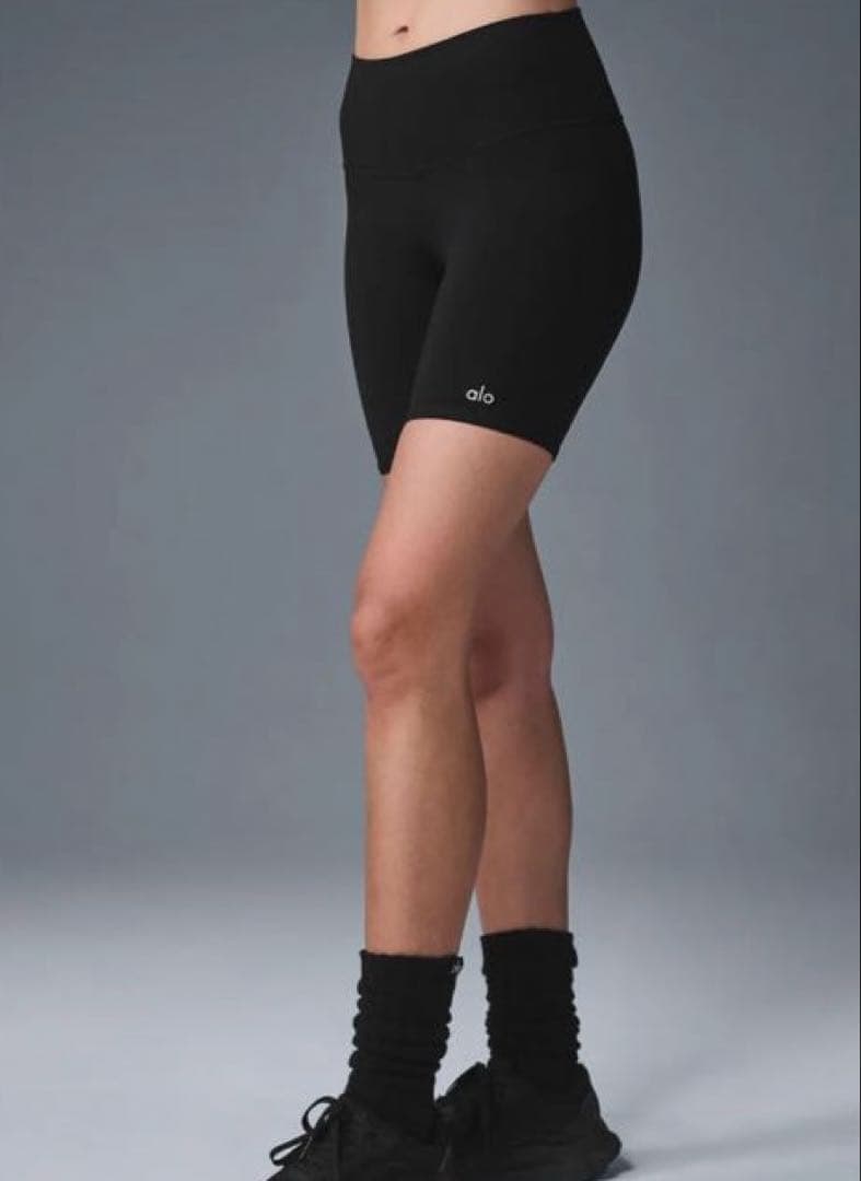 新品 alo アローヨガ 7インチ バイカー ショート ショーツ S