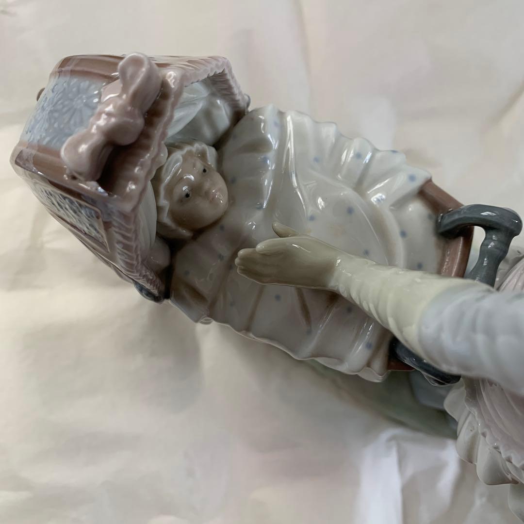 リアドロ　陶器製 赤ちゃんの 外出