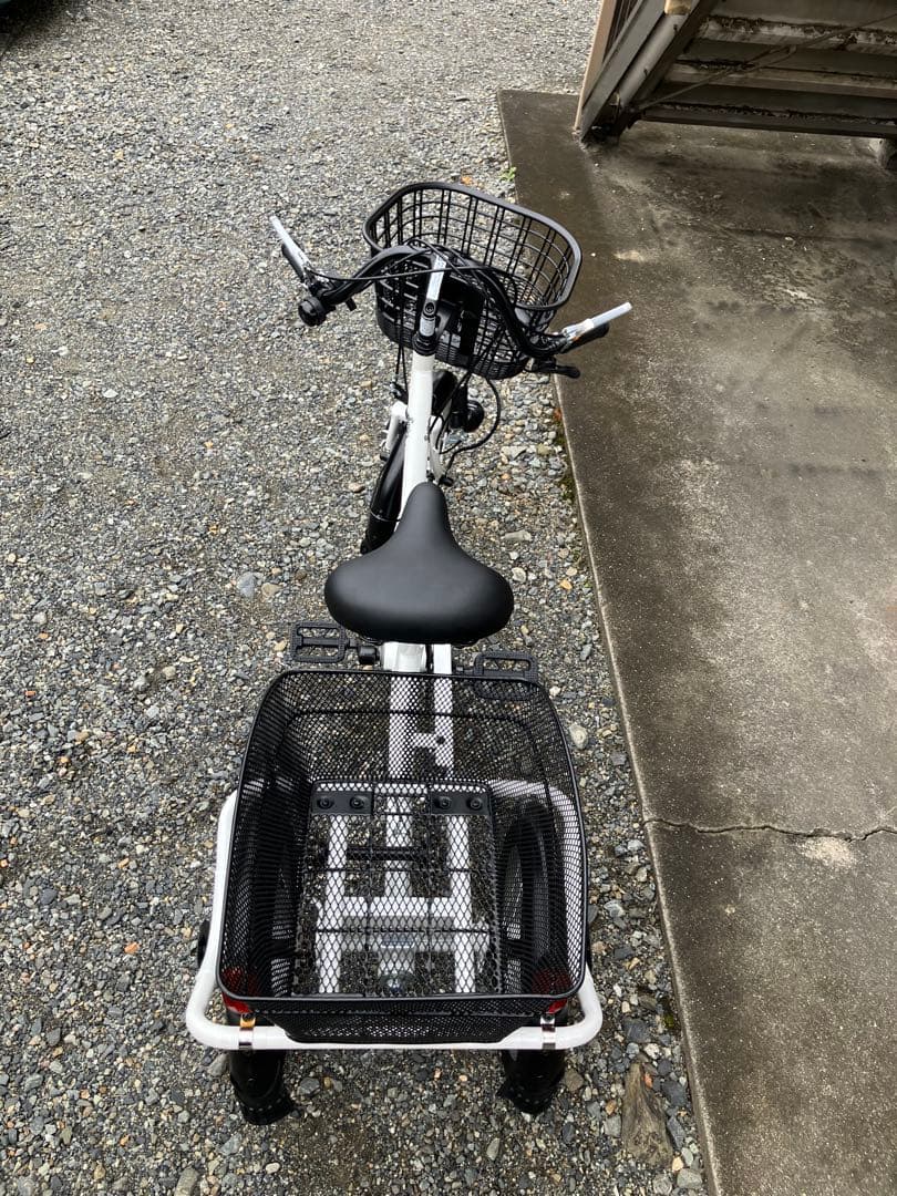 ホワイト スチール製 三輪車 2バスケット