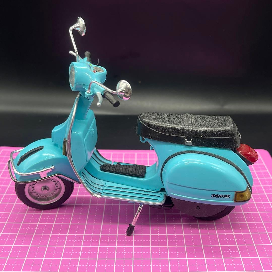 ニューレイ　ベスパ　vespa スクーター　ミニチュア　ミニカー　ドールハウスに
