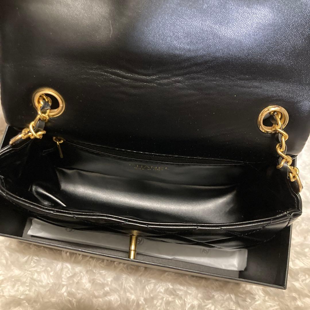 CHANEL ハートチャーム付きショルダーチェーンバッグ