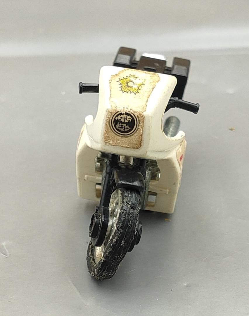 トミカ NO.4 ホンダ　白バイ　ミニカー ダイキャスト トミカ MC0087