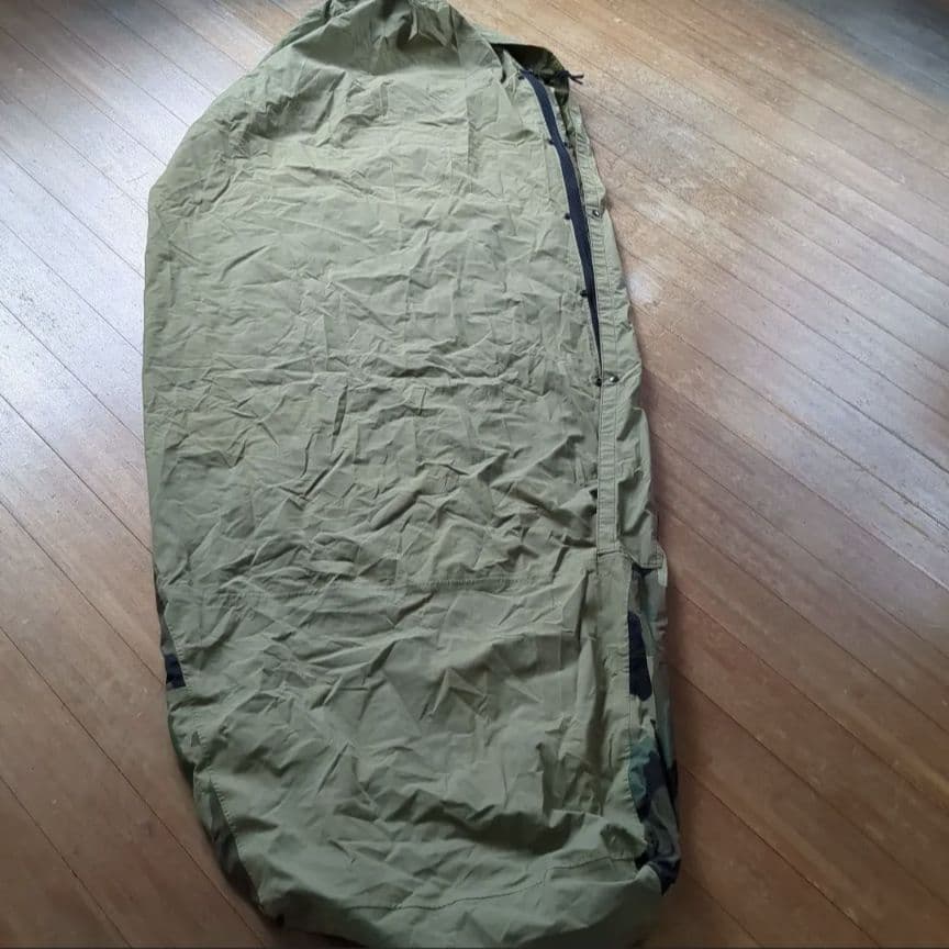 米軍実物　シュラフ　スリーピングバッグ　ゴアテックスカバー　収納袋　4点セット