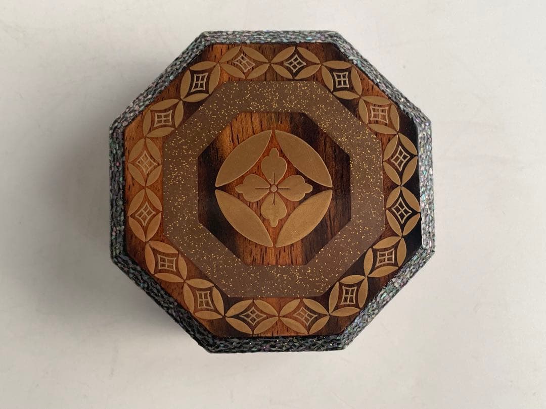 茶道具　茶平一斎　七宝八角香合　黒柿　木地香合　共箱　輪島塗　螺鈿　漆器