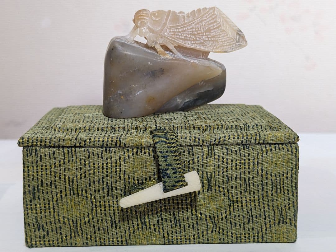 ♦中国工芸美術品 極細密 蝉 透かし彫り細工 縁起物 置物飾り 綺麗な美品