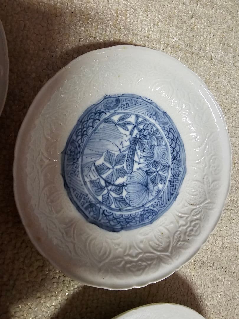 中国古美術 蔵出し品 新渡品 陽刻染付昆虫文皿 薄手 貴重な5枚組