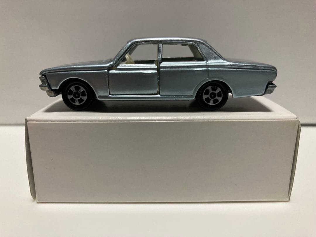 トミカ　日本製　クラウン　スーパーデラックス　1Aホイール　メタブルー