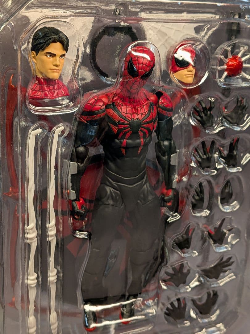 MESS TOYS製のスーペリア・スパイダーマン1/12スケール新しい未開封