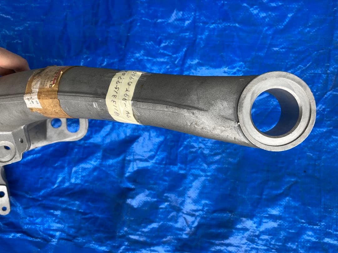 PORSCHE 930 右リアトレーリングアーム新品