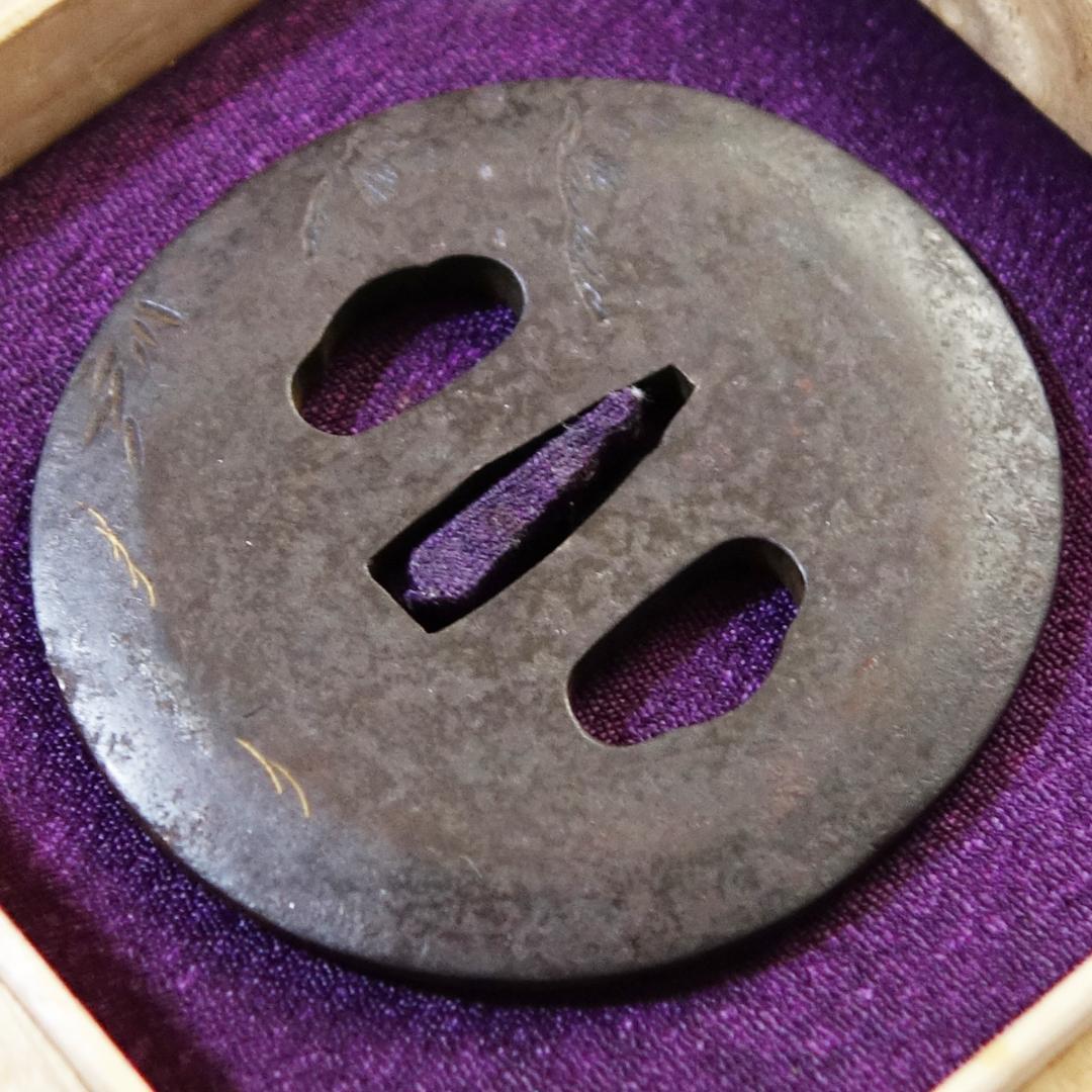 【太公望図鍔 片切彫】 鐔 鍔 刀装具 日本刀 武具 骨董 江戸 アンティーク