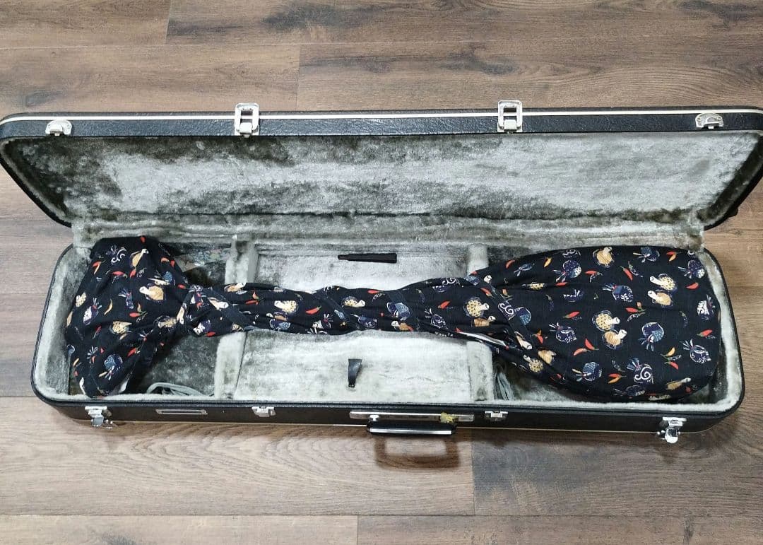 お値下げしました！津軽三味線 本体　ハードケース付き ♪