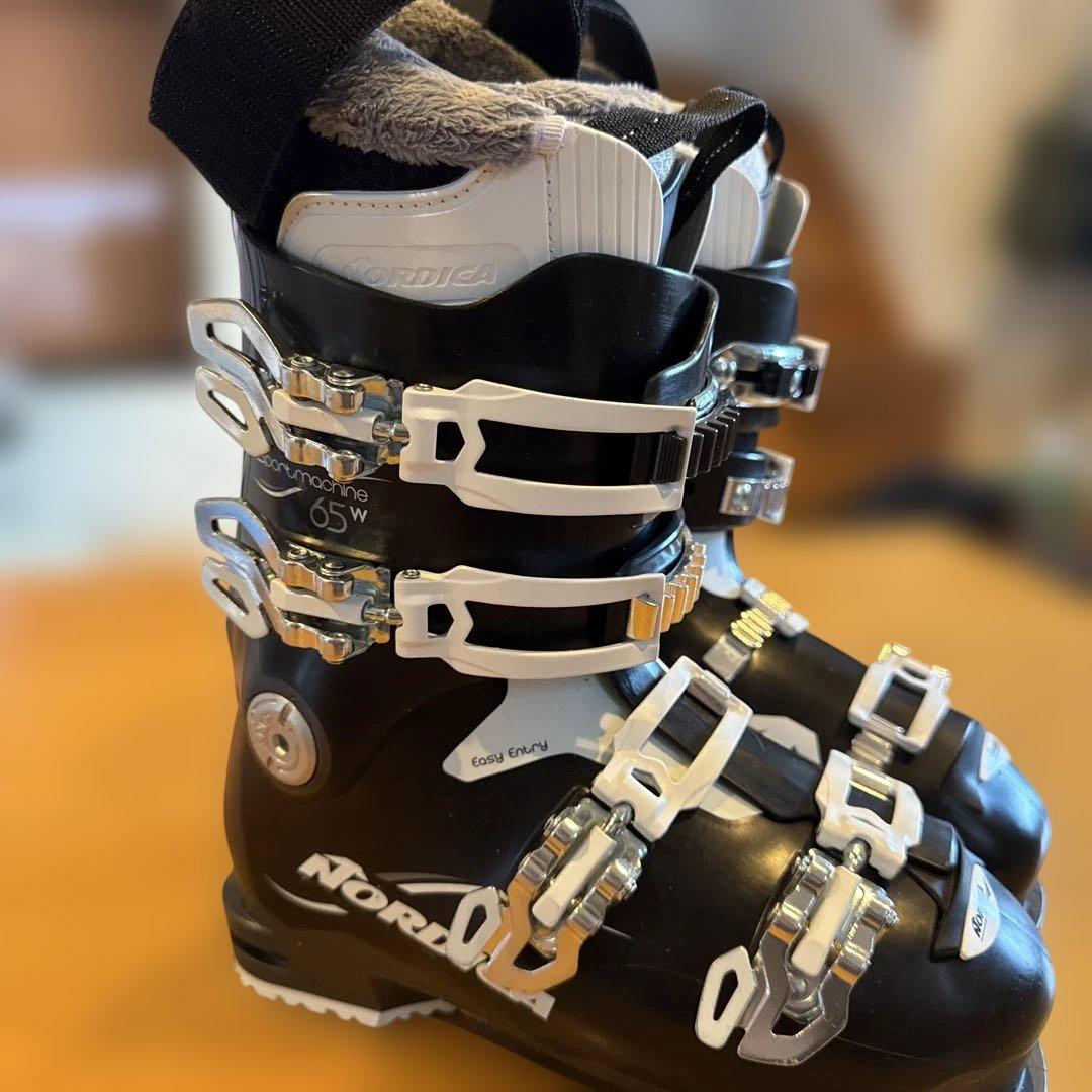 スキーブーツ　レディース　ノルディカ　ブラック　ホワイト　24.0〜24.5