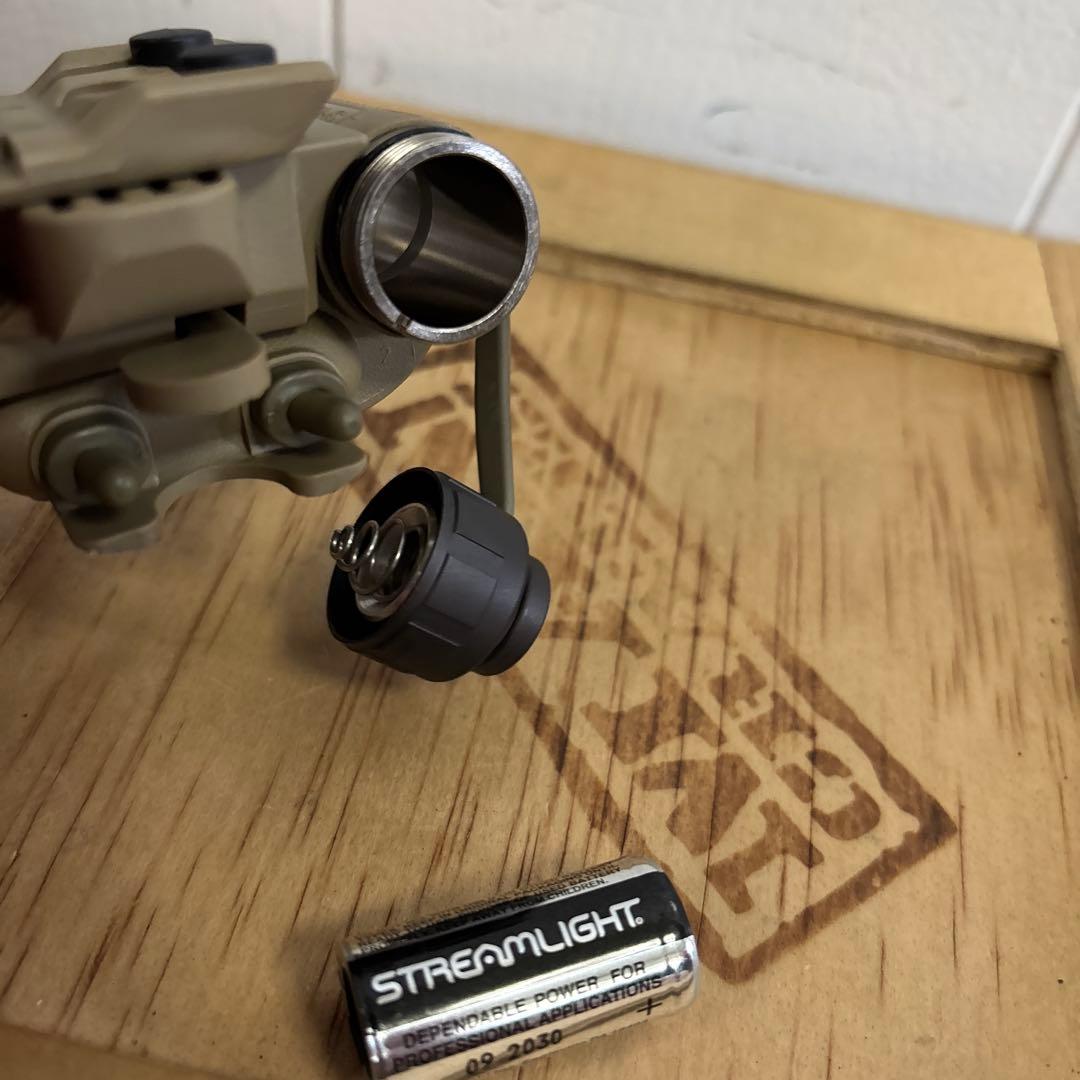 米軍　実物　SUREFIRE HELMET LIGHT HL1-A-TN