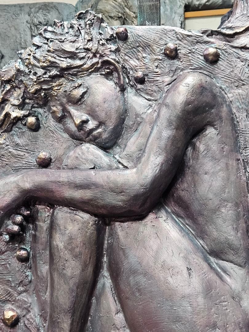 彫刻レリーフ胎内