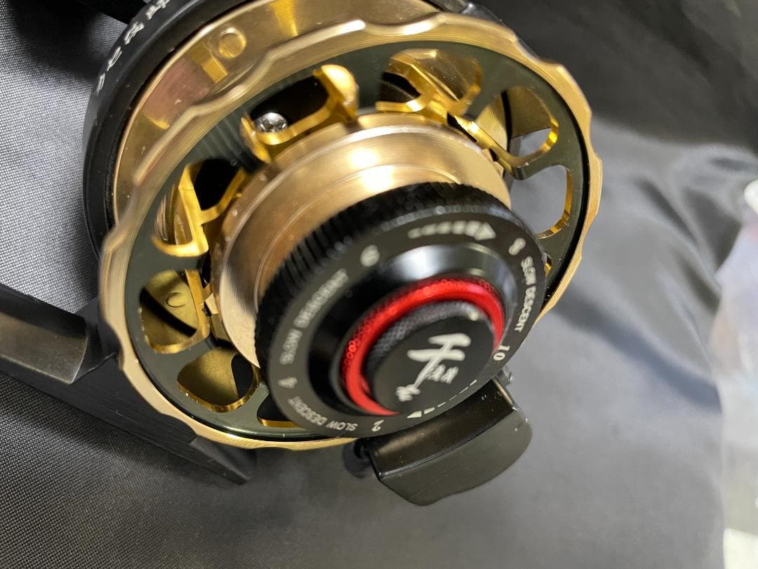 筏 カセ リール右巻き ドラグ付き チョイ出し付き ゴールド マグネットブレーキ