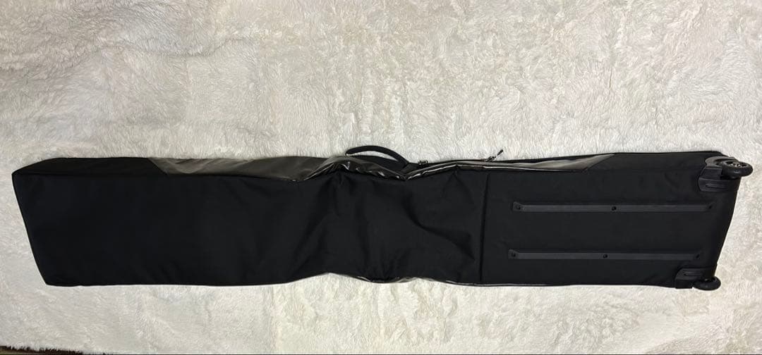 新品未使用 パタゴニア ブラックホールスノーローラー スノーボード スノーバッグ