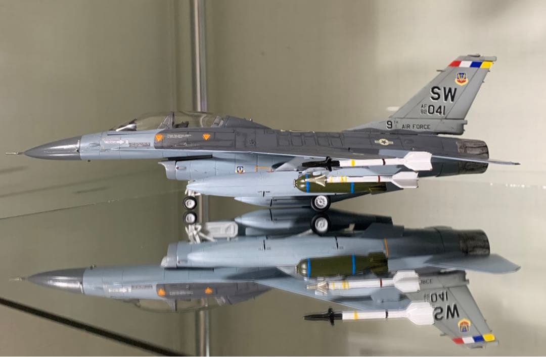 F-16B プラス　ファイティング　ファルコン　1/72