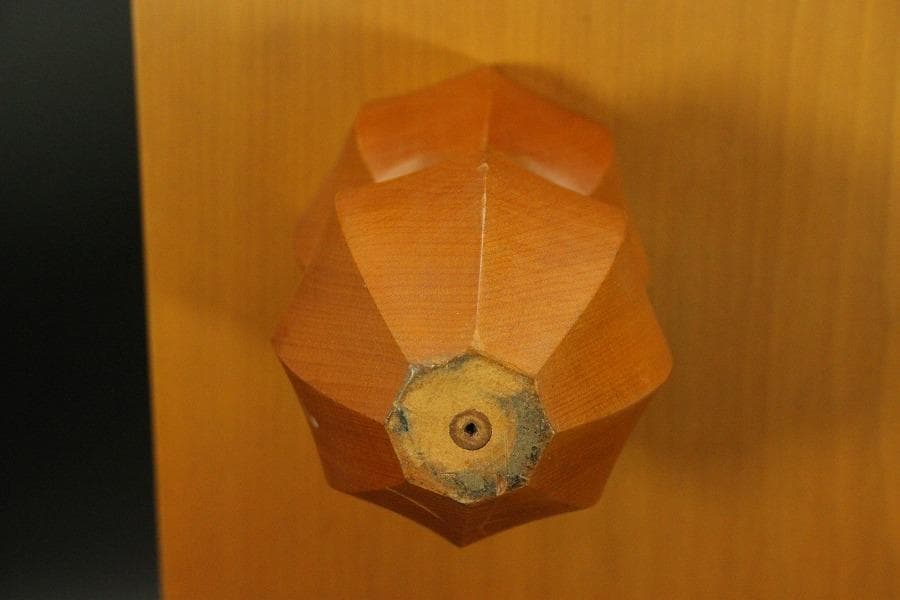 囲碁 碁盤 本榧 良木目 足付 総高26.8cm 厚み15cm 良品(A267)