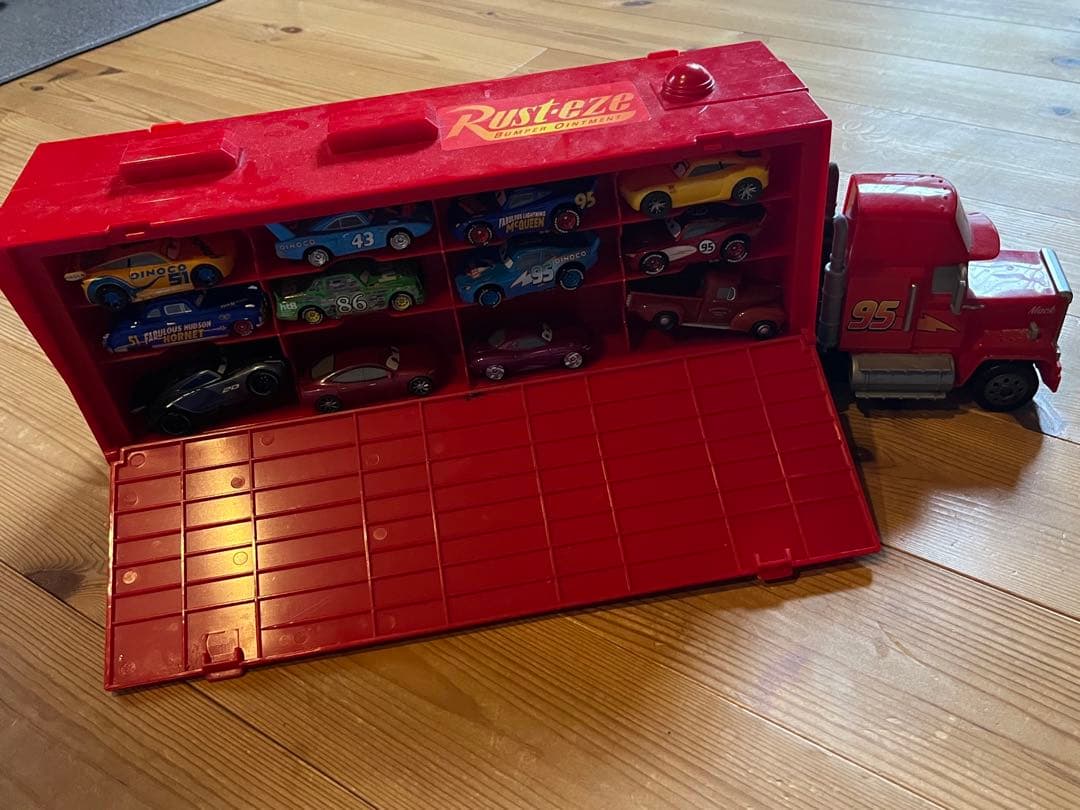 カーズ　トミカ　たくさんのせよう！大きなマックトレーラー　セット　廃盤