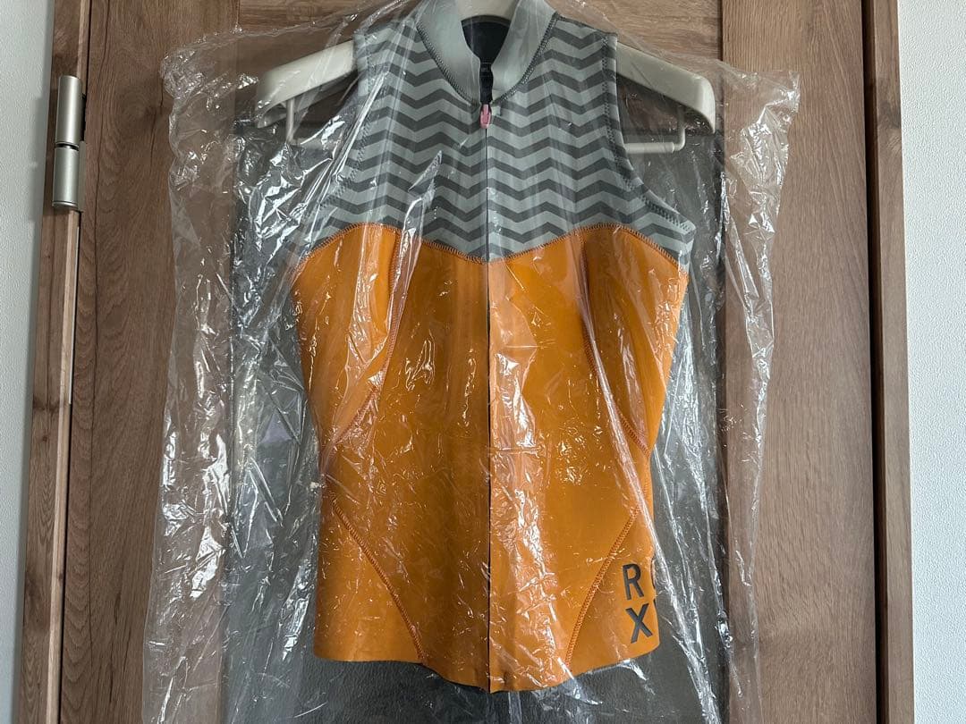新品　ロキシー♡ROXY フロントジップ タッパー ベスト ウェットスーツ ML